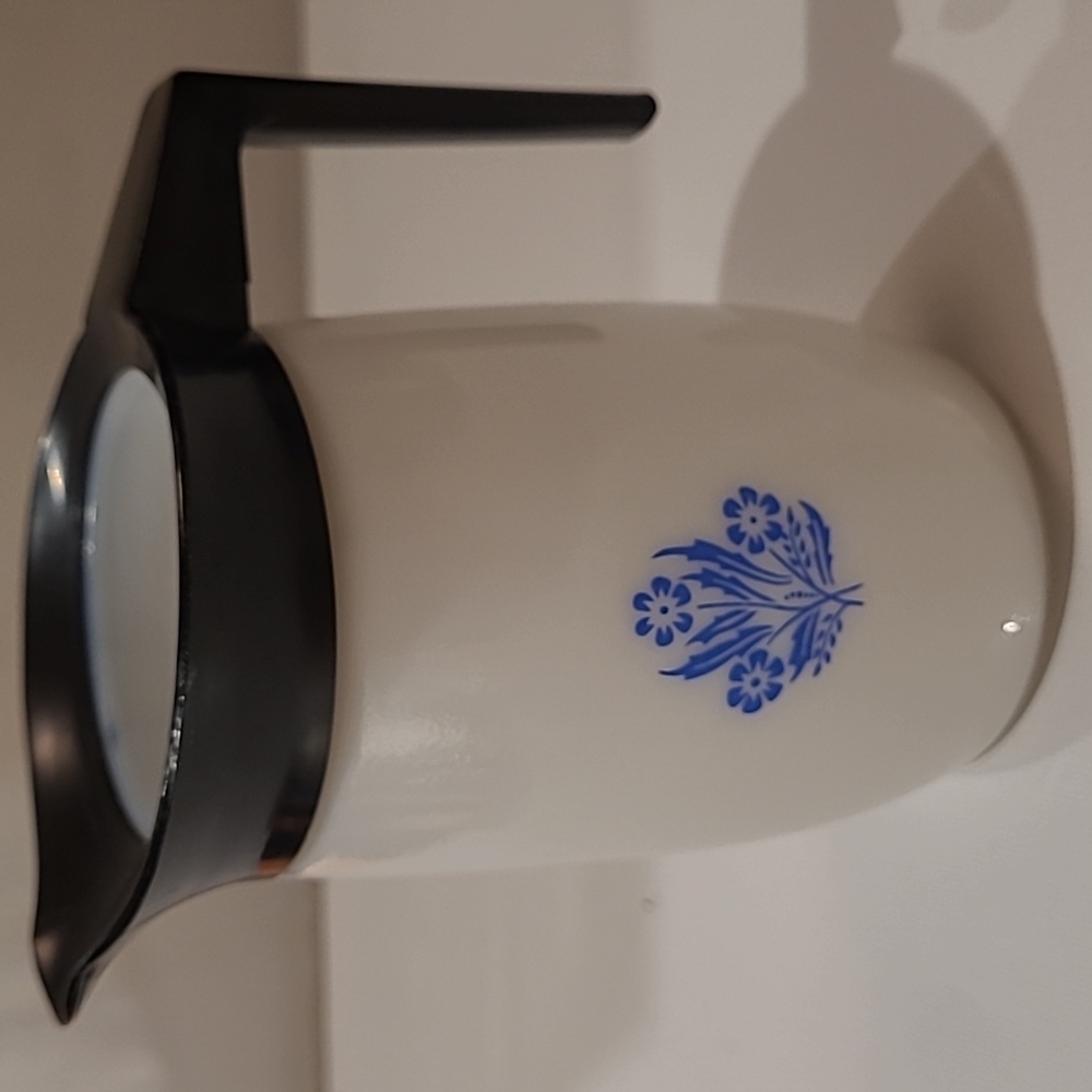 Vintage corningware cornflower pottery. milk glass 5"